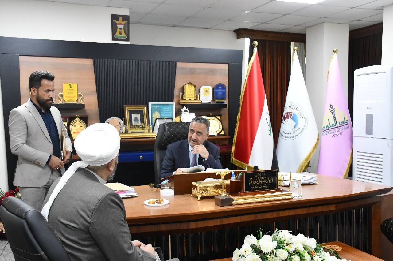 The university president meets with a number of citizens and university students.