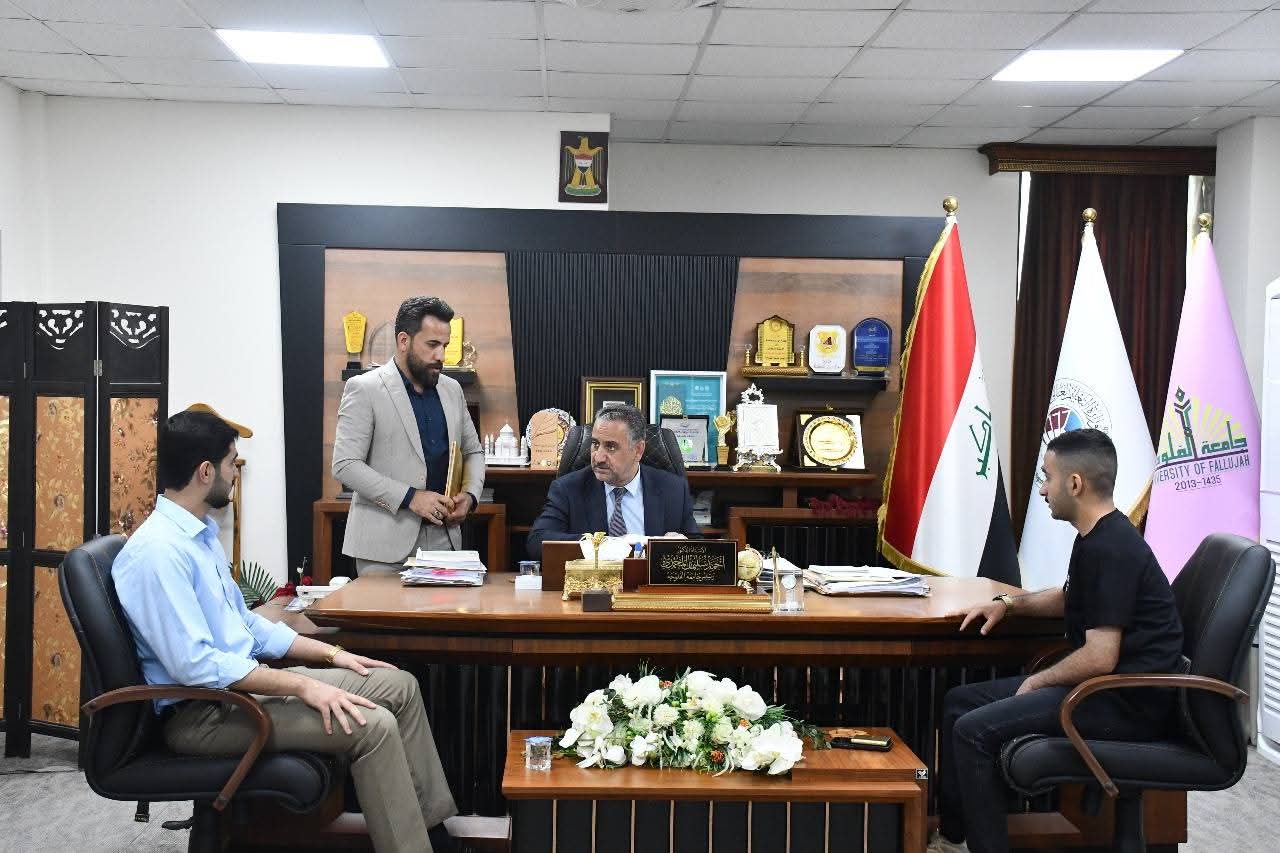 The university president meets with a number of citizens and university students.