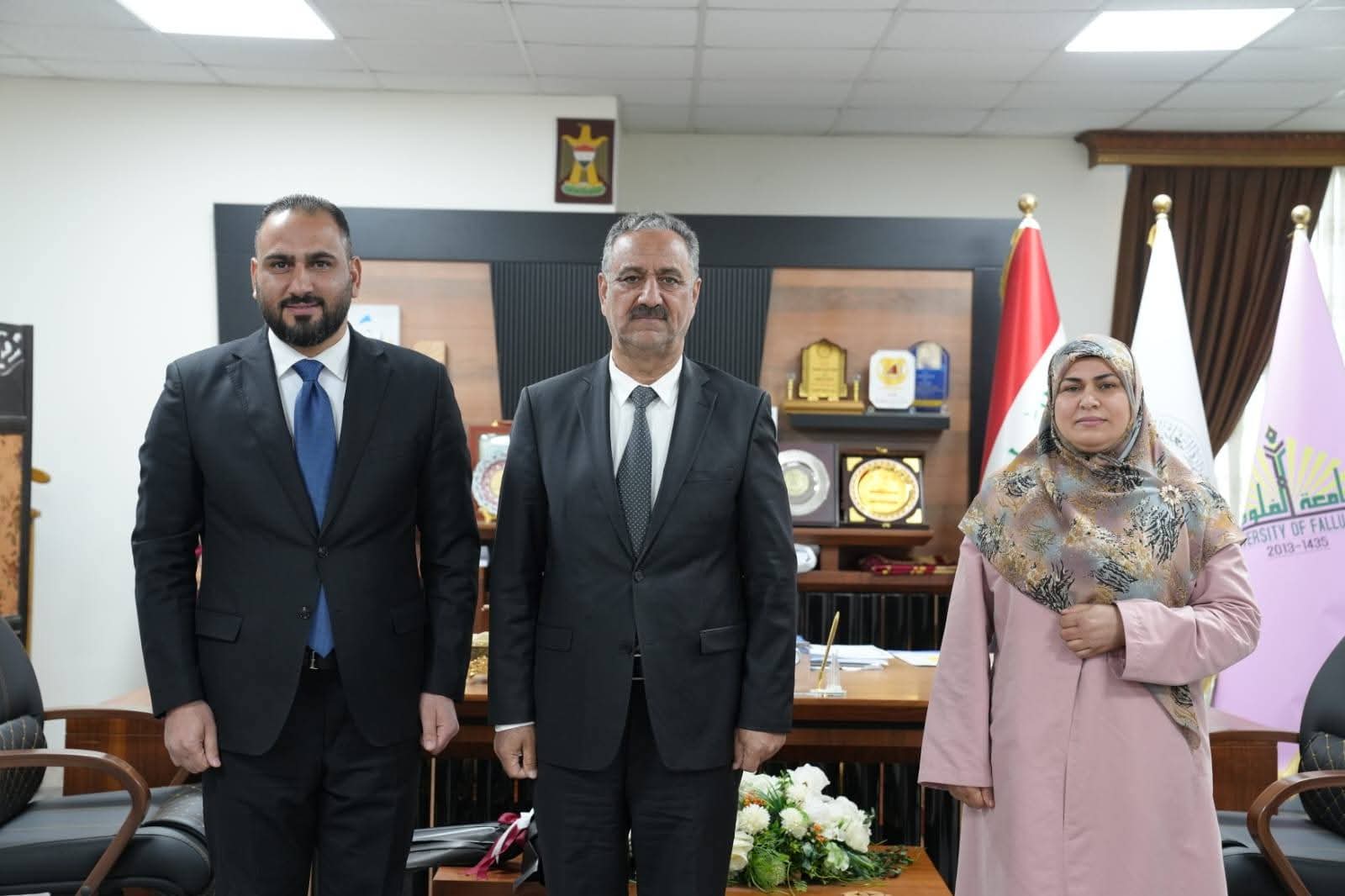 The president receives the new and former heads of the university's psychological counseling department.