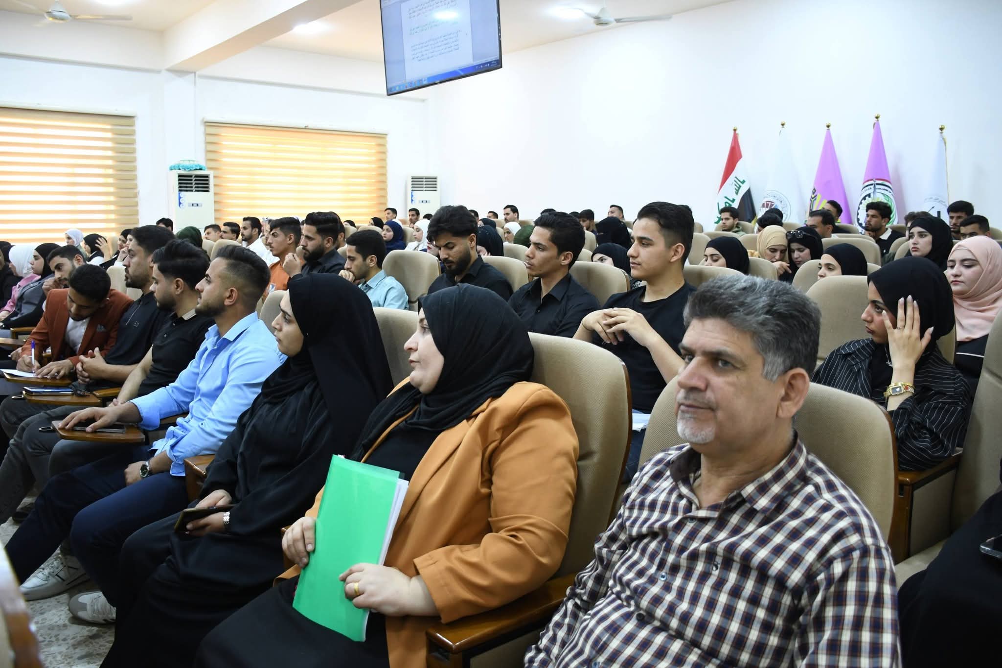 ندوة علمية تخصصية في كلية الإدارة والاقتصاد 