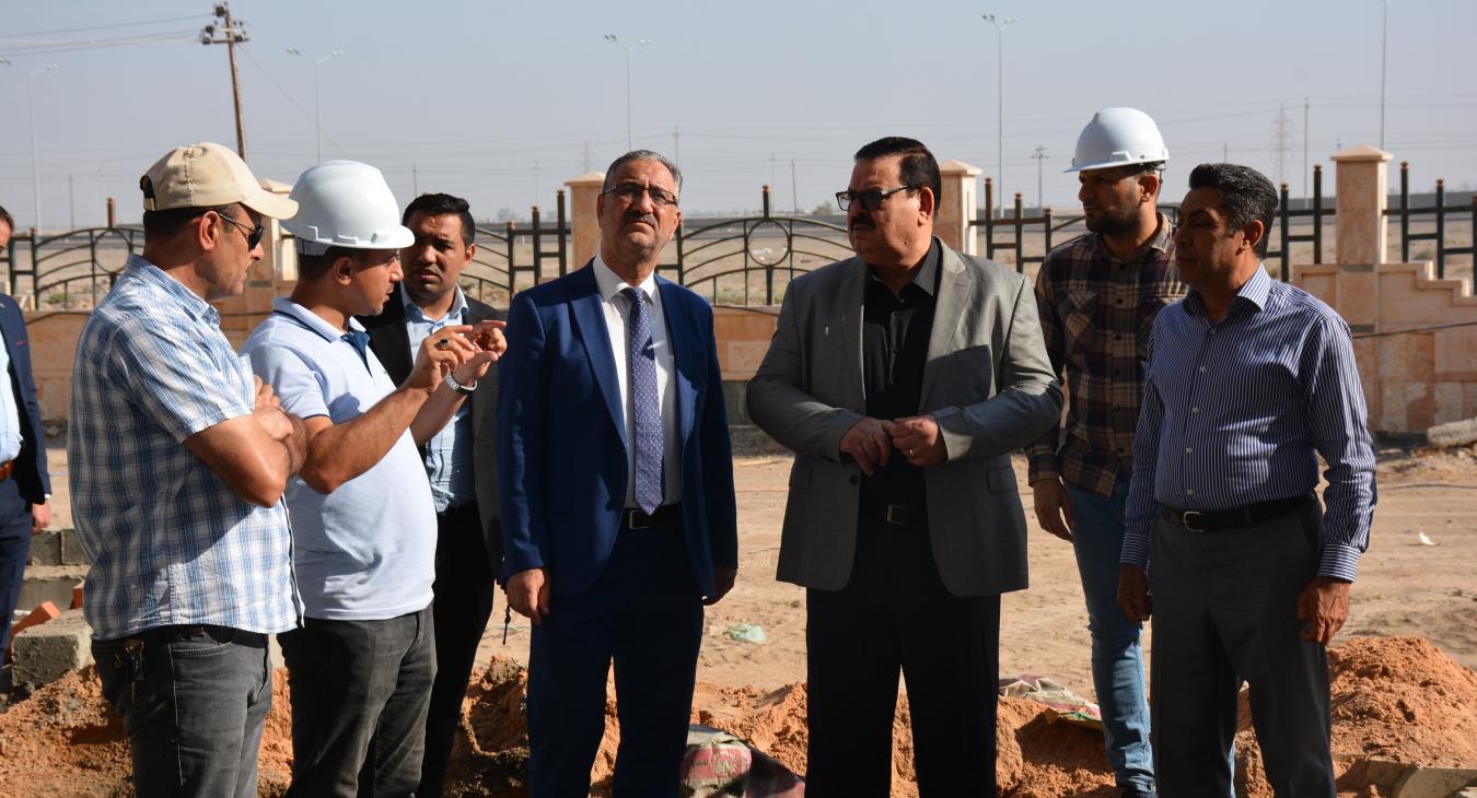The President of the University of Fallujah follows up on the field the progress of work in the new university city projects