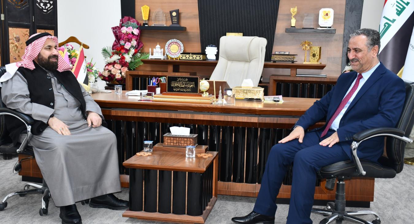 The President of the University of Fallujah receives the Dean of the University College of Knowledge and his accompanying delegation to congratulate him on the occasion of assuming his position.