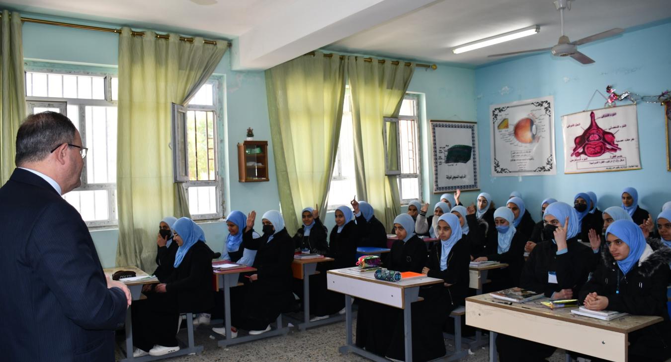 Fallujah University organizes awareness lectures at Fallujah Girls' Intermediate School