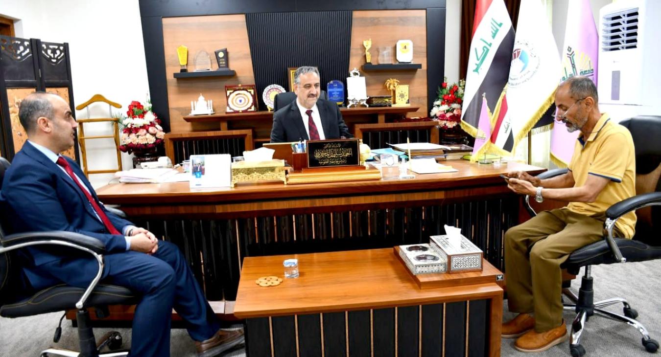 The President of Fallujah University receives calligrapher Kamal Al-Jumaili